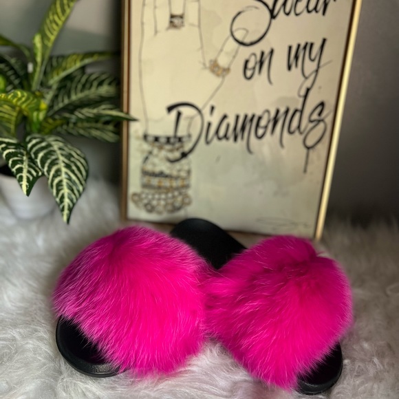 Fuchsia Fur Slides..Fun color for the summertime.. - Picture 1 of 2
